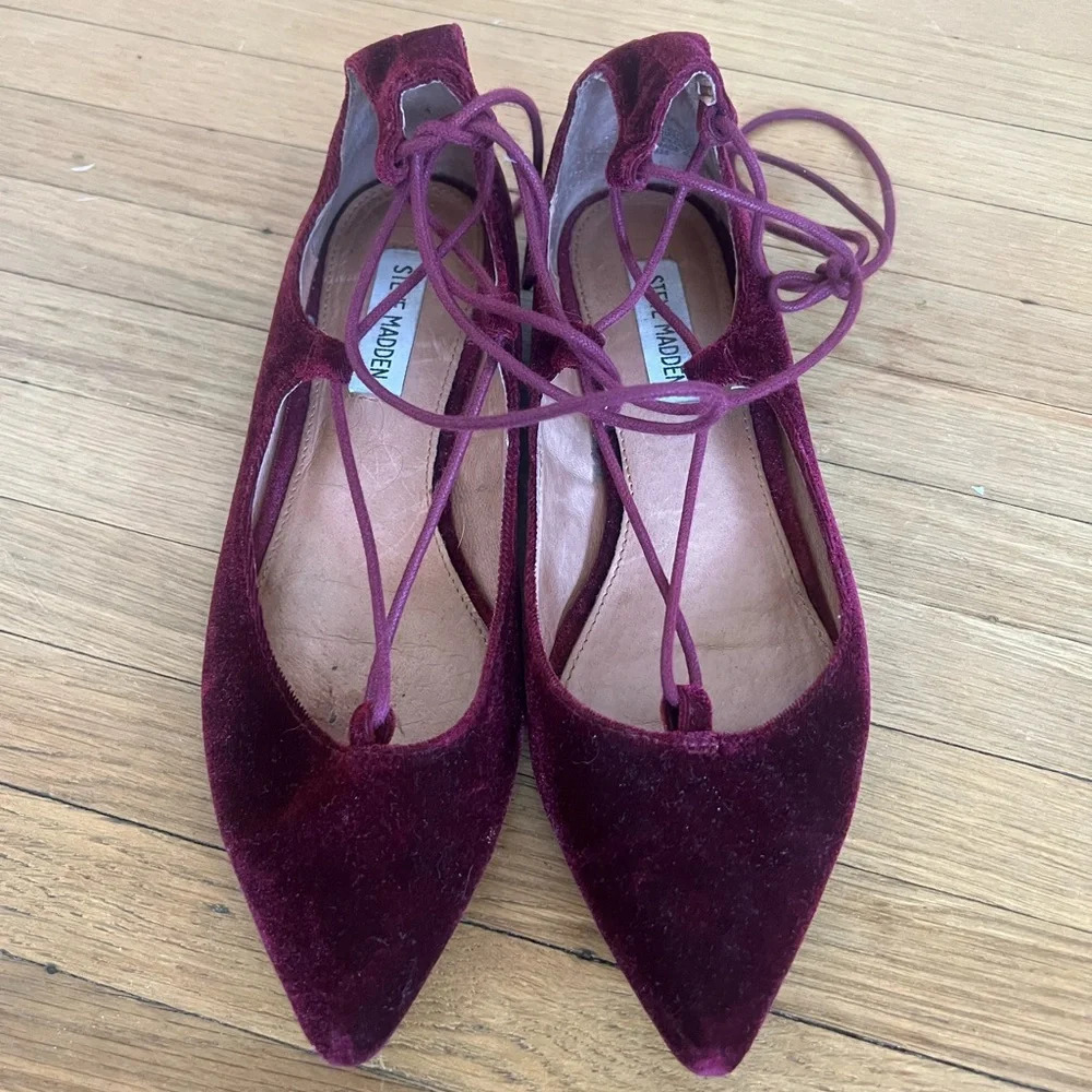 Steve Madden Burgundy Tie Up Holiday Christmas Velvet Ballet Flats | Size 7 - Picture 8 of 8